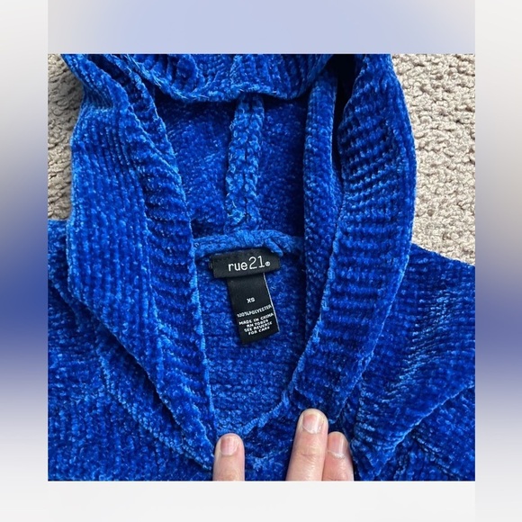 Womens RUE 21 royal blue velvet sweater hoodie - Picture 2 of 9